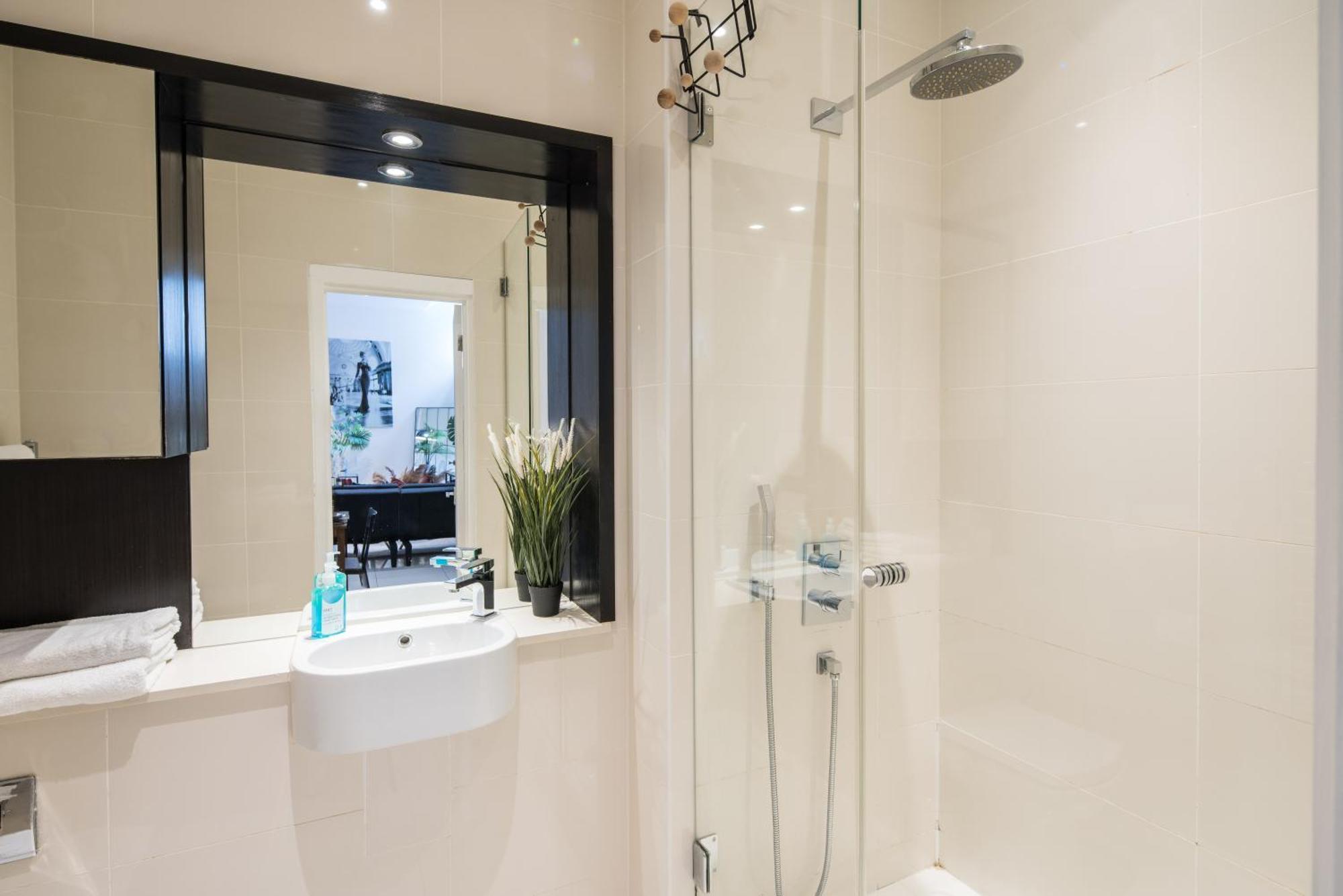 Al Central-Soho-Chinatown-Coventgarden-Cozy-Onebed Apartment Londra Exterior foto